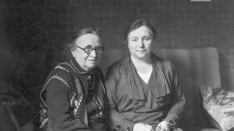 Antonie Schiller with her mother